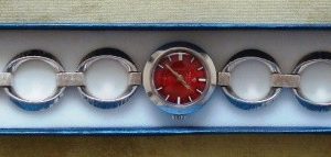 Reloj de pulsera dama marca Tressa, pulsera y caja en plata maciza