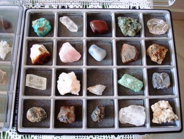 Colección de 64 Minerales y 15 Gemas, cajas contenedoras y carpetas