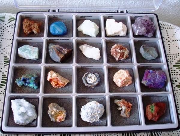 Colección de 35 o 54 Minerales diferentes en cajita de cartón