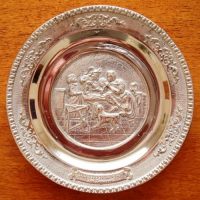 Plato artesanal de bronce plateado de 1910, pieza única