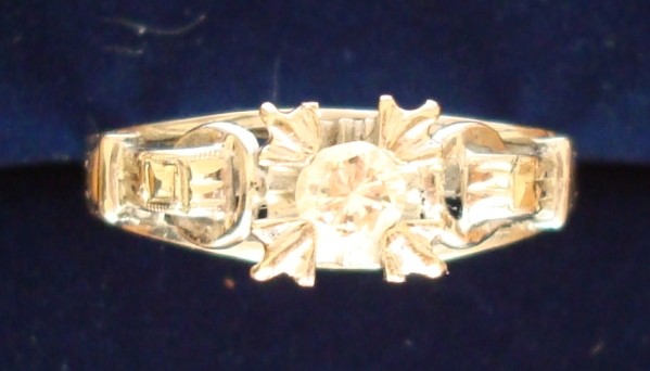 Anillo para dama de oro blanco con diamante 25 p., de 1950