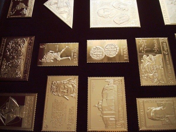 Colección de 25 sellos postales en plata y oro "Encuentro de Dos Mundos"