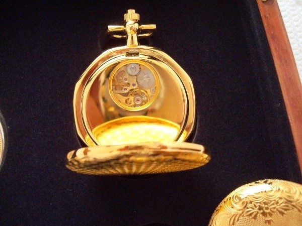 Colección Rarezas de Época: 4 relojes de bolsillo bañados en oro