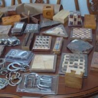 Collection lot of 62 Ingenuity Games, sealed and 2 folders - Image 4