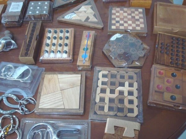 Collection lot of 62 Ingenuity Games, sealed and 2 folders - Image 5
