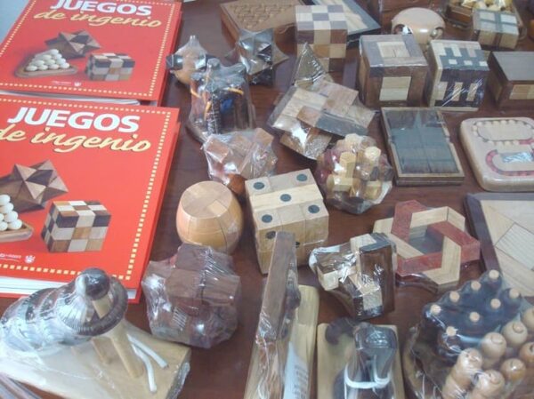 Collection lot of 62 Ingenuity Games, sealed and 2 folders - Image 7
