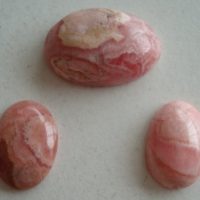 Lot of 5 rhodochrosite cabochons, various sizes - Image 3