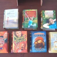 Mini bookcase with 7 beautiful little books (assorted themes) - Image 2