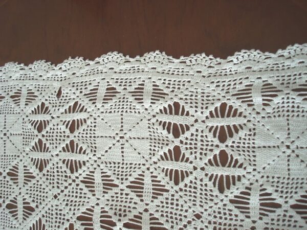 Large white crochet cloth 107 x 142 cm - Image 2