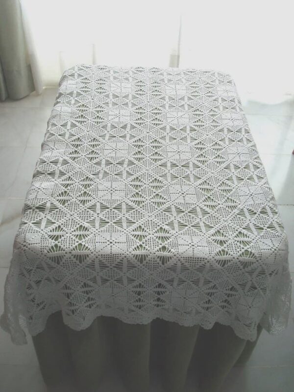 Large white crochet cloth 107 x 142 cm - Image 3