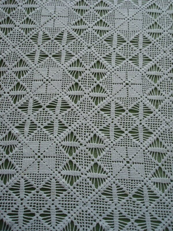 Large white crochet cloth 107 x 142 cm - Image 4