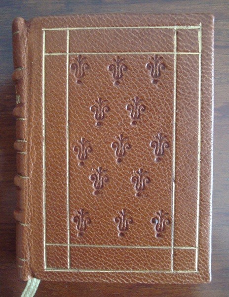Ley del Notariado de 1862, mini libro de lujo
