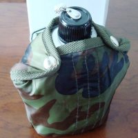 Cantimplora y marmita de aluminio y funda camuflaje