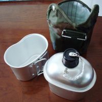 Cantimplora y marmita de aluminio y funda camuflaje
