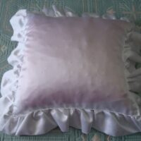 Pink cushion with white crochet front, unique piece - Image 3