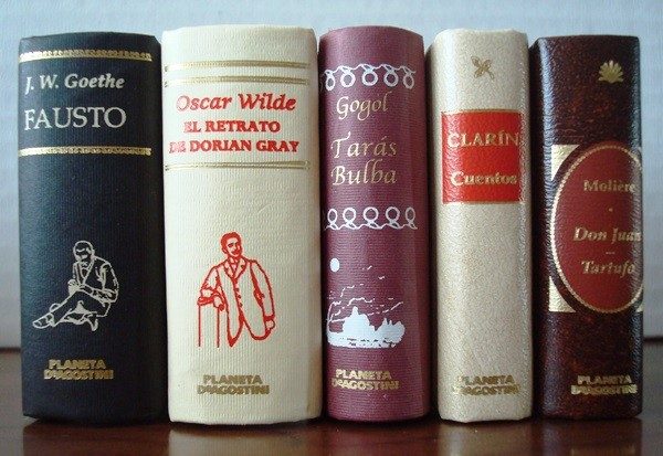 Lot 5 booklets, hardcover, literary works