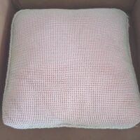Pink cushion with white crochet cover, unique piece - Image 2
