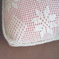 Pink cushion with white crochet cover, unique piece - Image 4