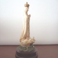 Figure of the Virgin of Fatima in polychrome resin - Image 4