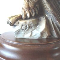 Figura águila vigilando con base de madera - Imagen 6