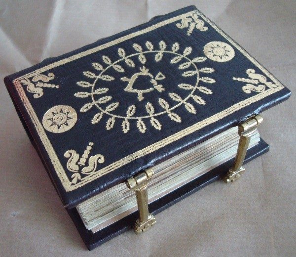 Book of Hours of Mencia de Mendoza, s. XVI (mini book) - Image 5