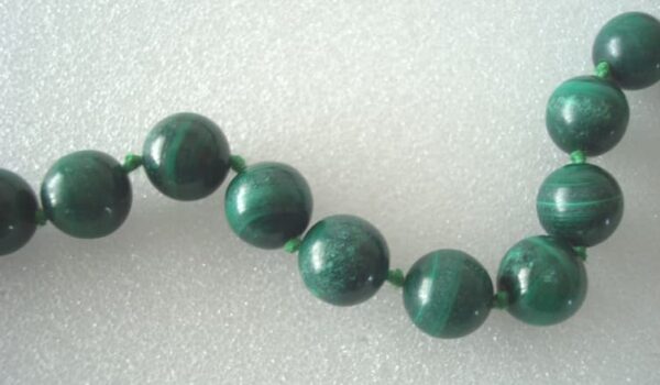 Necklace of 37 8/10 mm malachite beads - Image 4