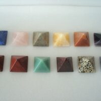 Lote 12 pequeñas pirámides de piedras semipreciosas - Imagen 3