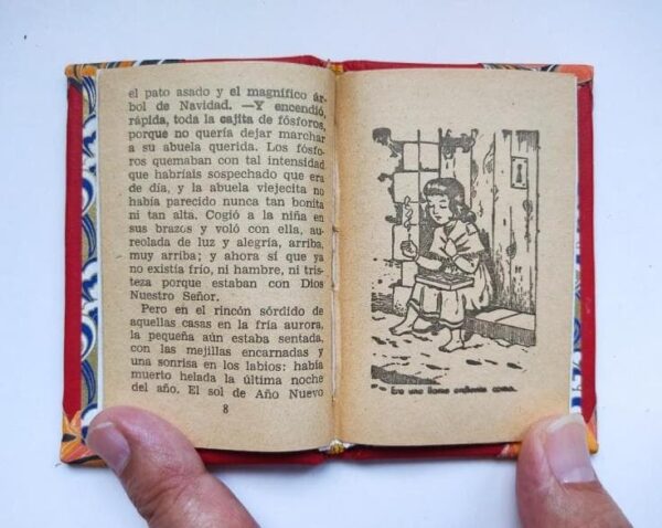 La niña de los fósforos. H. C. Andersen. Mini libro en caja de cerillas. 1963 - Imagen 8