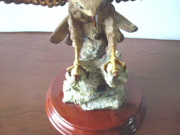 Eagle figure displayed with wooden base - Image 6