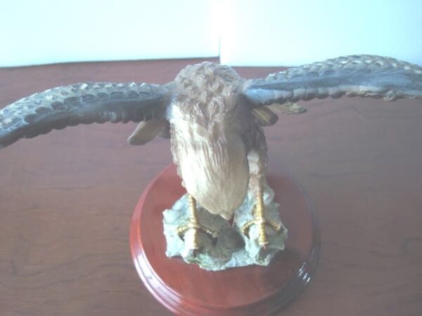 Eagle figure displayed with wooden base - Image 7