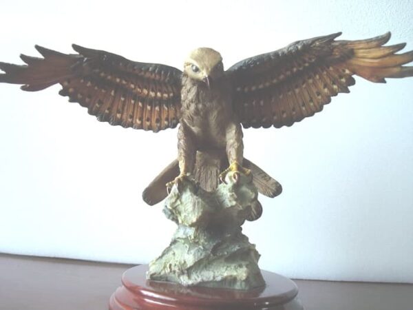 Eagle figure displayed with wooden base - Image 8