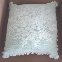 Green cushion with white crochet cover, unique piece - Image 3