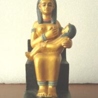 Pequeña figura dorada de la diosa Isis del Antiguo Egipto