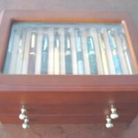 Pens and ballpoint pens: selection with wood and glass display unit