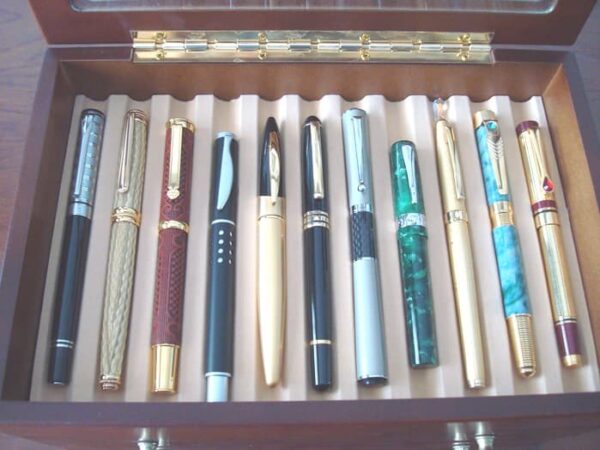 Pens and ballpoint pens: selection with wood and glass display unit - Image 2