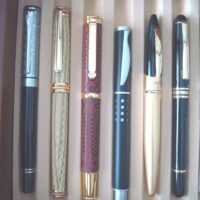 Pens and ballpoint pens: selection with wood and glass display unit - Image 4