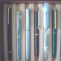 Pens and ballpoint pens: selection with wood and glass display unit - Image 7