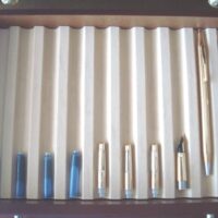 Pens and ballpoint pens: selection with wood and glass display unit - Image 8
