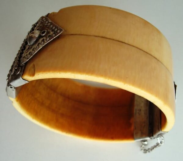Ivory and silver bracelet/bracelet, ca. 1798